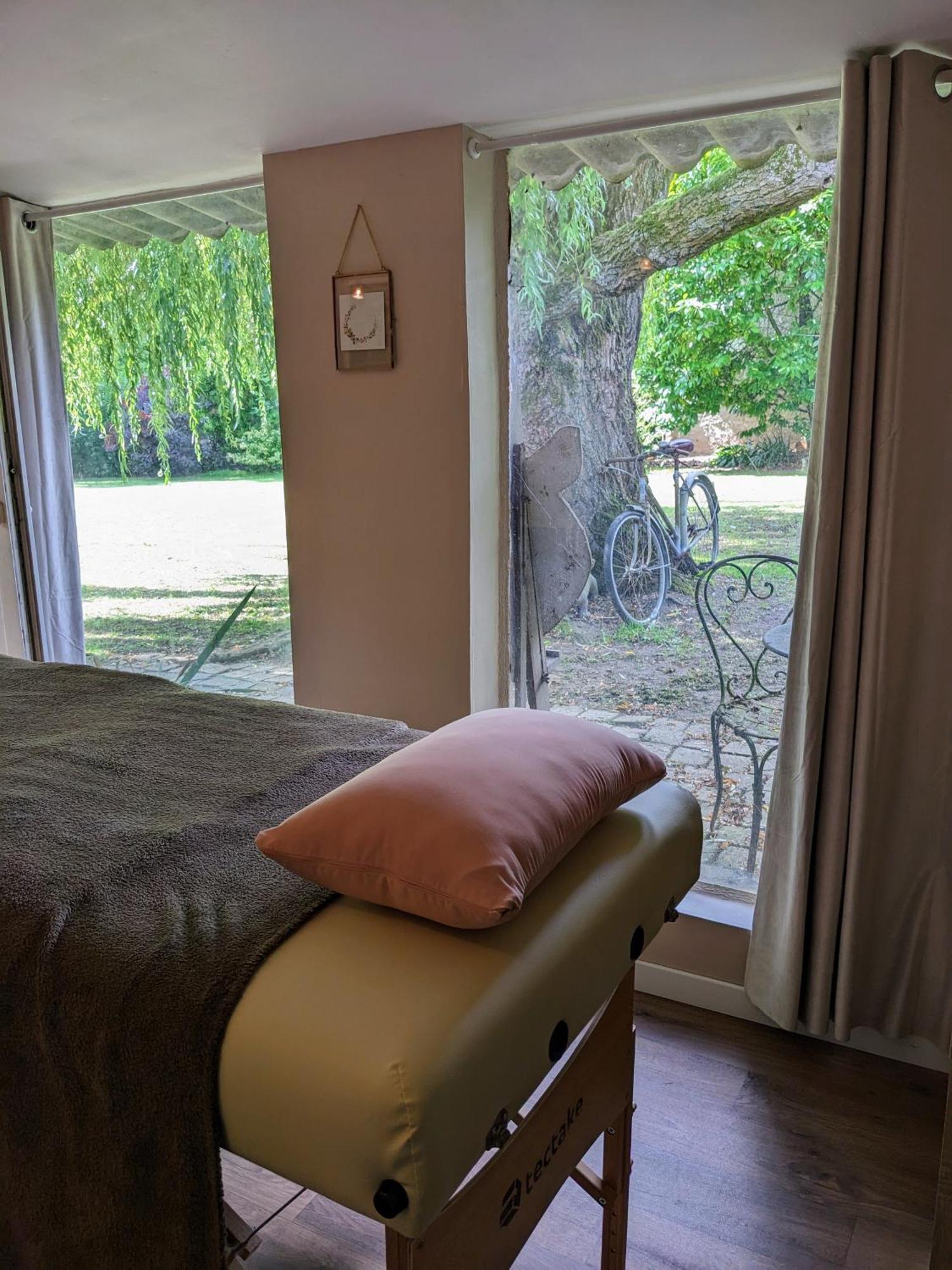 Bed and Breakfast Le Domaine Des Pres Du Hom Bézu-Saint-Éloi Exteriér fotografie