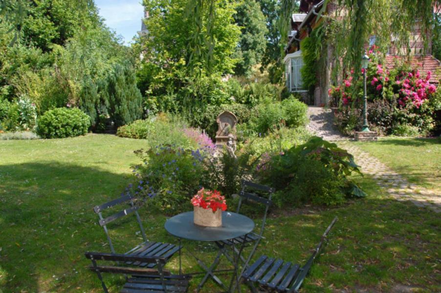Bed and Breakfast Le Domaine Des Pres Du Hom Bézu-Saint-Éloi Exteriér fotografie